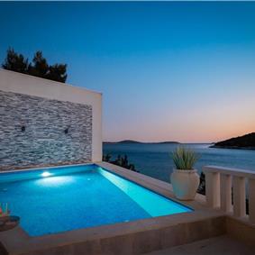 6 Bedroom Waterfront Villa with Pool in Uvala Ljubljeva near Trogir, Sleeps 12-13